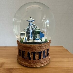 Seattle Snow Globe Musical Glass Dome Skyline & Space Needle Seattle Sno…